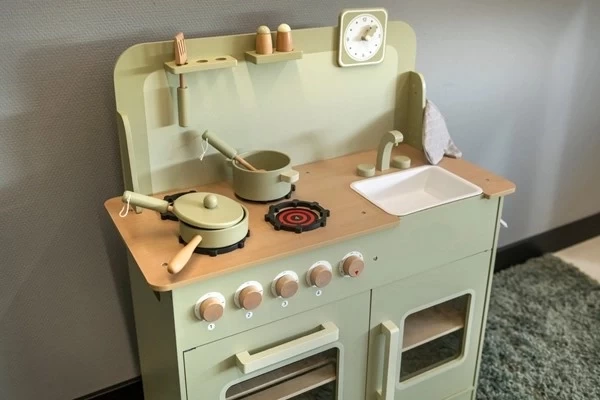 Compleet uitgeruste kinderkeuken