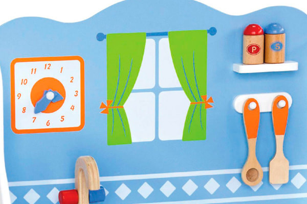 Klokje, peper- en zoutstel en spatels