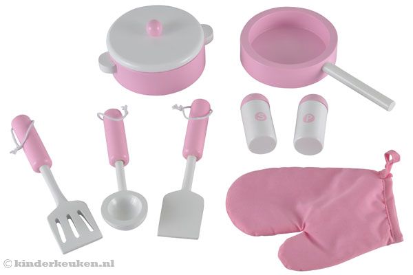 Compleet met pannen, spatels en ovenwant.