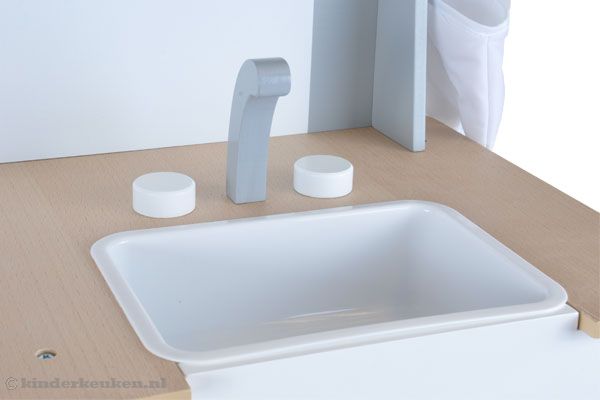 Uitneembare wasbak met kraan.