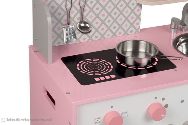 Met 2-pits kookplaat en een pannetje.