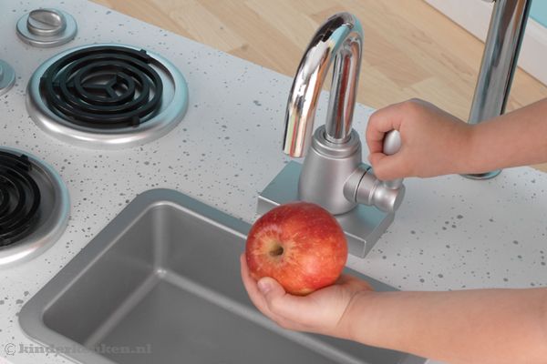 Met kraan en spoelbak.