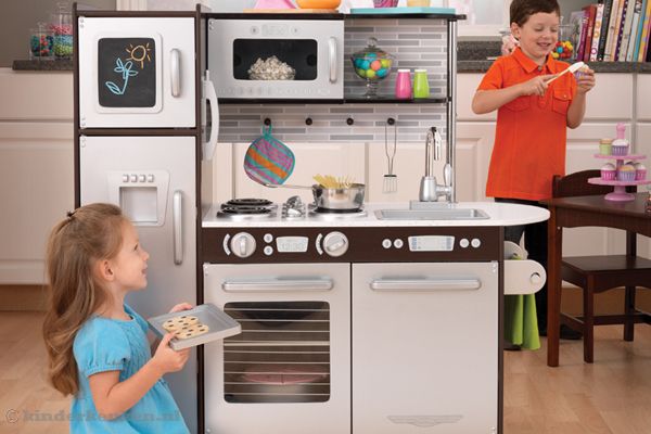 Samen spelen en koken.