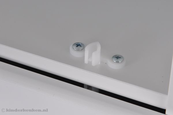 Klem waarin het deurtje dichtklikt.