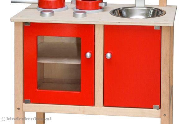 Met oven en keukenkastje.