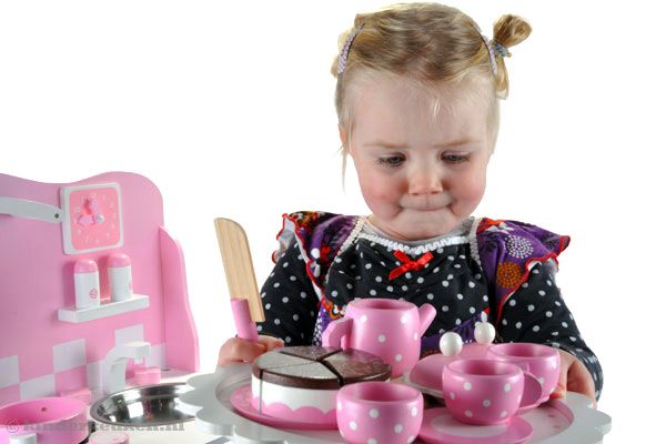 Serveer je gasten koffie en taart.