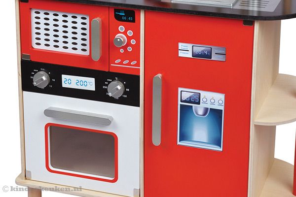 Voorzien van magnetron, oven en koelkast.